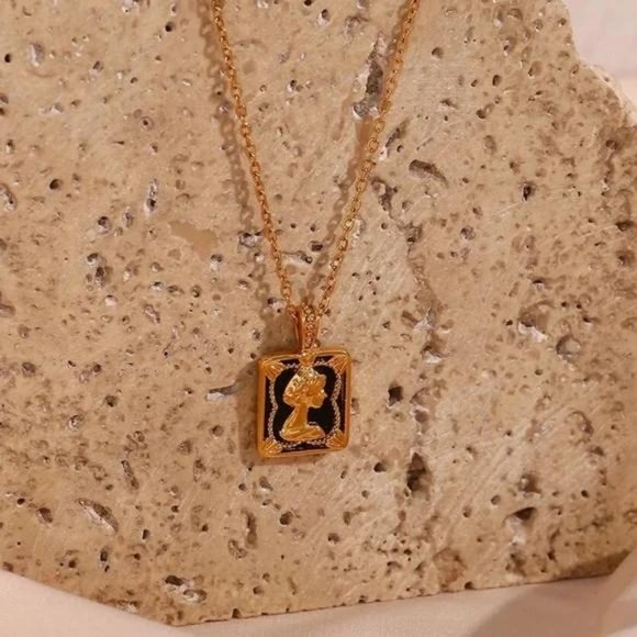 NEW ELIZABETH PENDANT 18K GOLD NECKLACE, NICE NECKLACE, CUTE NECKLACE - Picture 4 of 6
